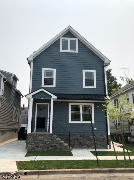 Primary Photo - 1224 E Henry St