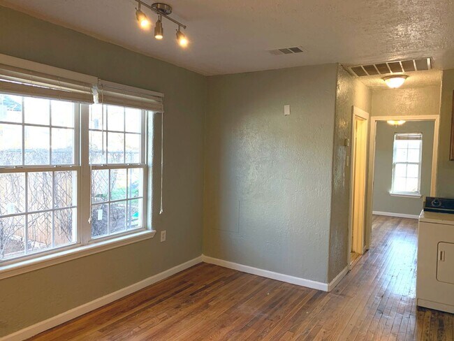 Building Photo - Pre-Leasing - Cozy 1-Bedroom Home Near Texas Tech!