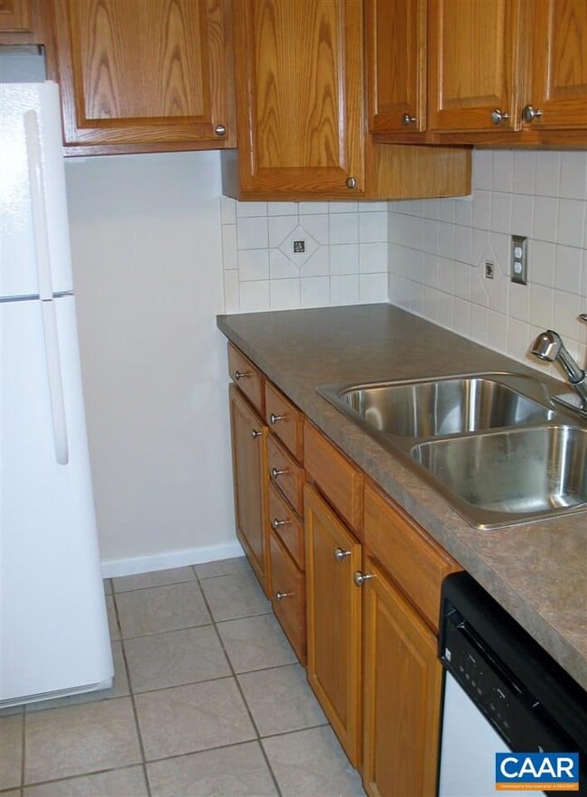 Building Photo - 2527 Hydraulic Rd