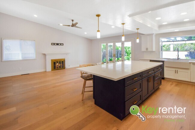 Building Photo - Beautiful 4 Bed / 3 Bath Bollinger Hills Home with Gorgeous Remodeled Kitchen!