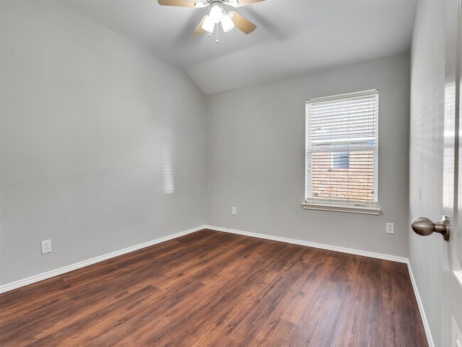 Building Photo - 3417 Cypress Village Dr