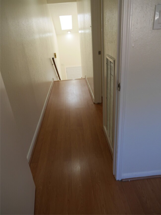 Building Photo - 13840 Hollowgreen Dr