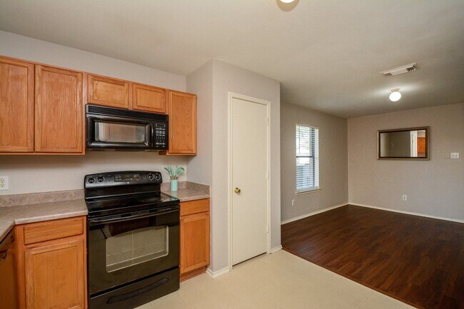 Building Photo - 6835 Lower Arrow Dr