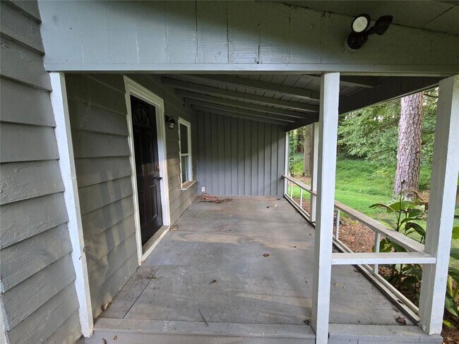 Building Photo - 1105 N Valley Brook Rd