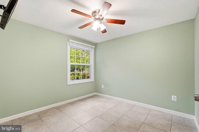 Building Photo - 12017 William and Mary Cir