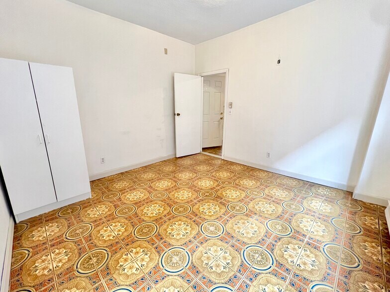Building Photo - 84 N Margin St