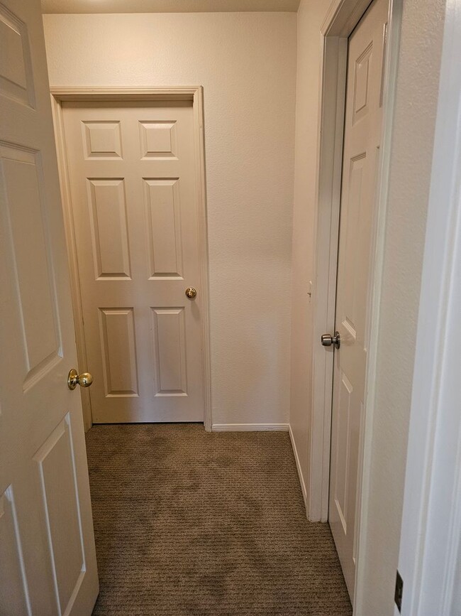 Building Photo - Gated Community~$2,595~ 2 Bed/2.5 Bath End Unit Townhome.