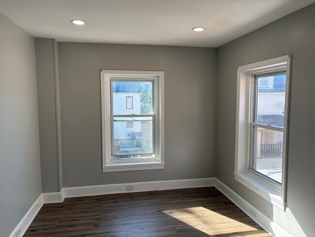 Building Photo - Charming 3 Story Brick Townhome Now Available