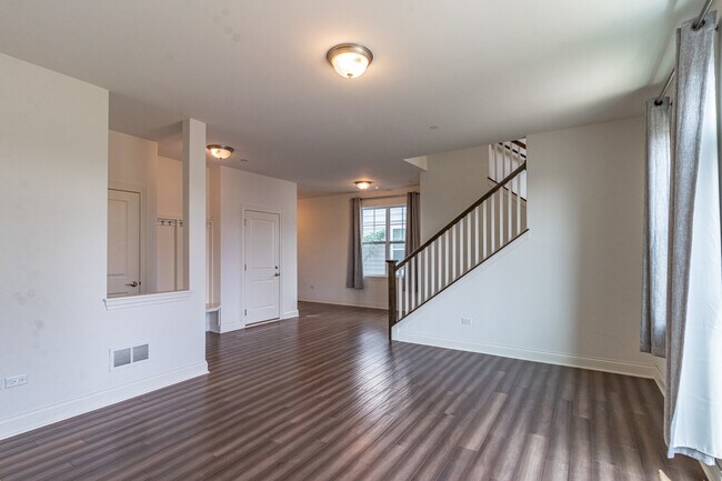 Building Photo - 142 Easton Ct