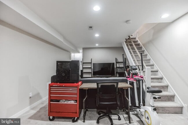 Building Photo - 5454 W Berks St