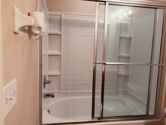 Building Photo - Beautiful 3 Bedroom 2 Bath for Rent in Spring Hill!