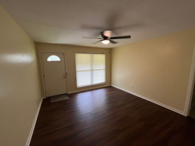 Building Photo - 951 Celia Dr