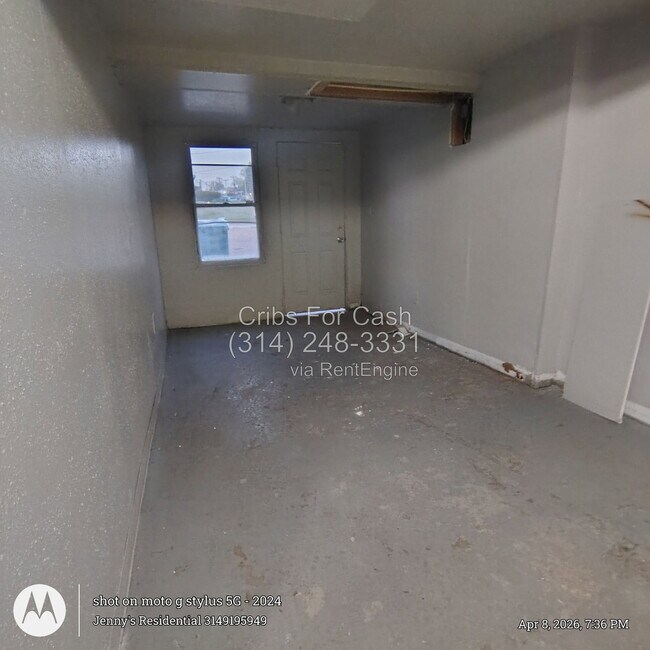Building Photo - 6404 Myron Ave