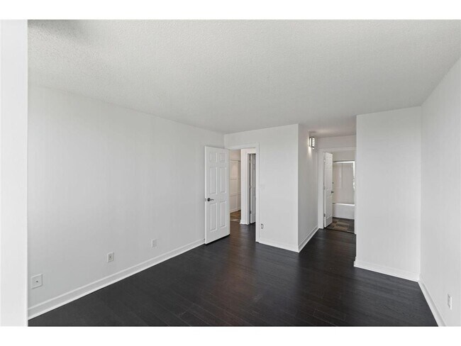 Building Photo - 433 S 7th St