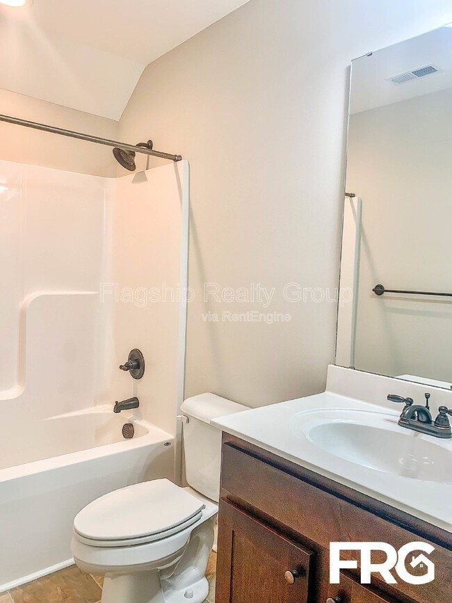 Building Photo - 230 Planters Ridge Dr