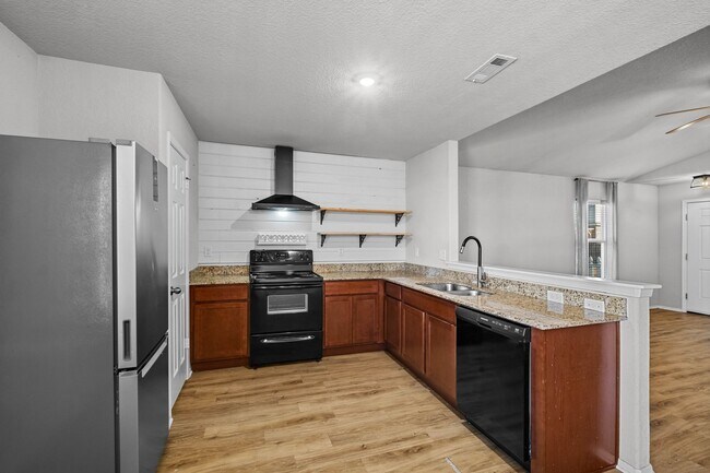 Building Photo - Fayetteville home | Near U of A