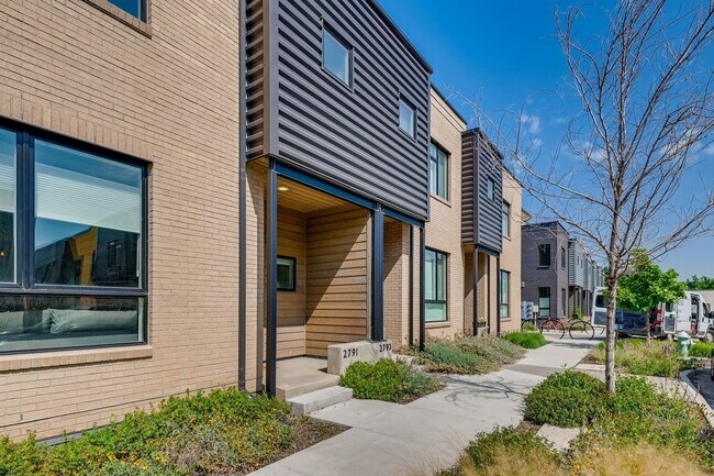 Building Photo - Contemporary Townhome with Rooftop Deck-Flatiron Views