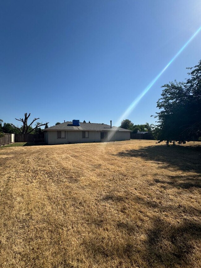 Building Photo - 25831 Temple Dr
