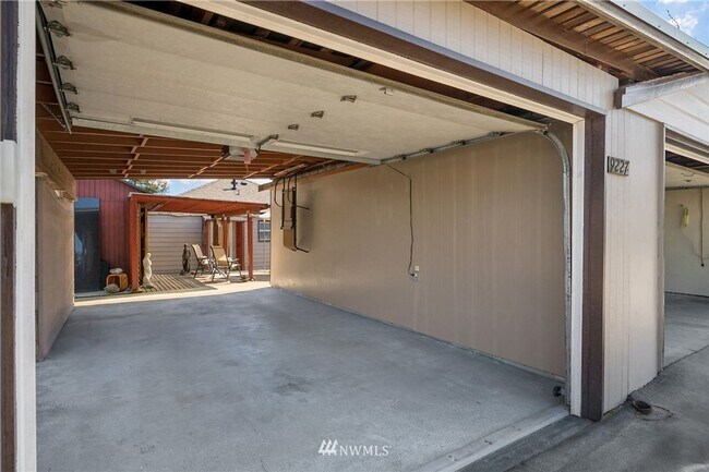 Building Photo - 9227 18th Ave SW