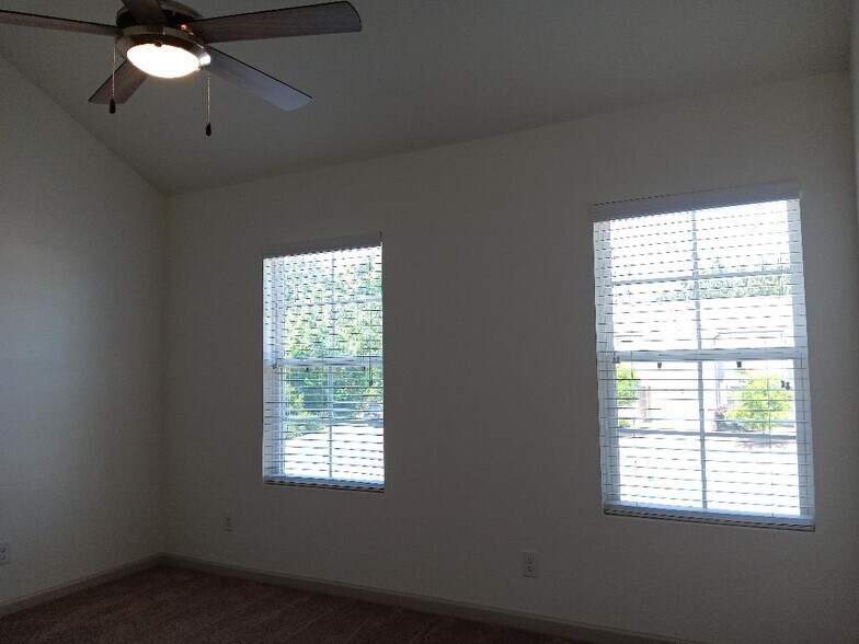 Building Photo - 724 Buddy Ct