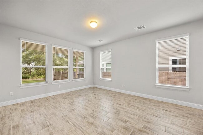 Building Photo - 173 Riverhill Dr