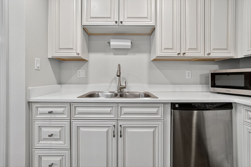 Building Photo - 2900 NE Kendallwood Pkwy