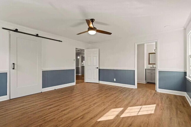Building Photo - 305 Hillside Dr
