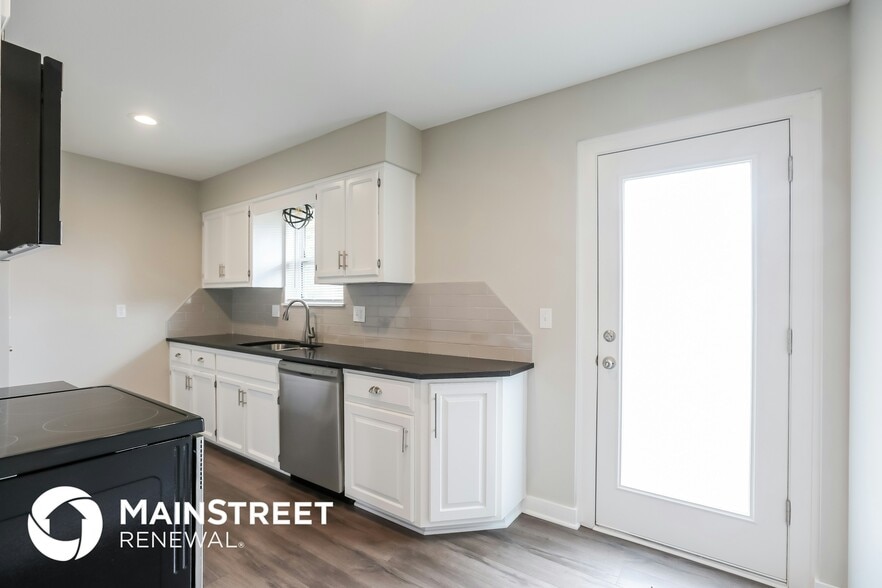 Building Photo - 1435 Park Cir