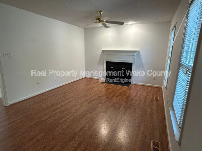 Building Photo - 1811 Kelly Glen Dr