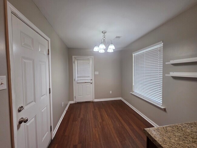 Building Photo - 1315 Crosstown Ct