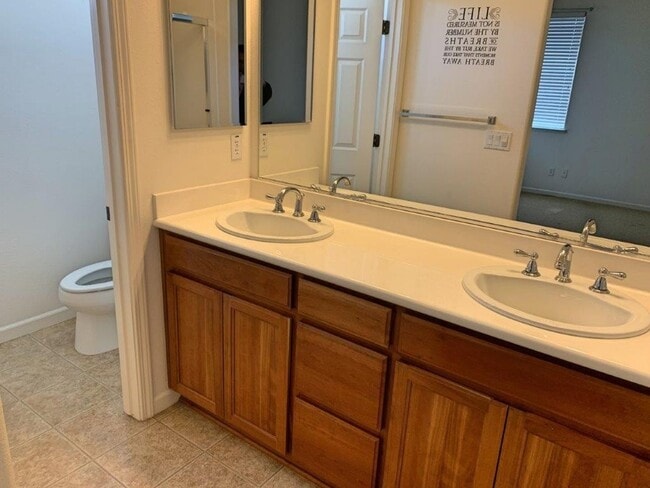Building Photo - NEWER MODERN 3 BEDROOM VACAVILLE *STAR REN...