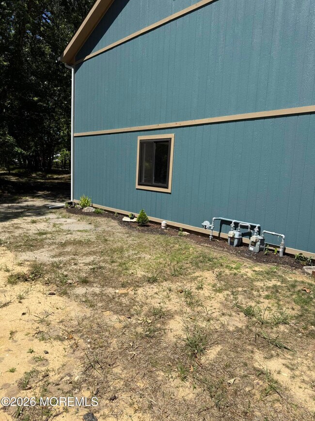 Building Photo - 5 Canary Cir
