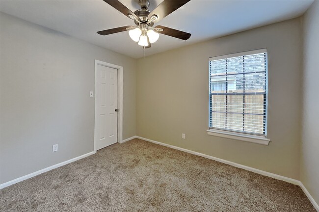 Building Photo - 3418 Creek Manor Dr