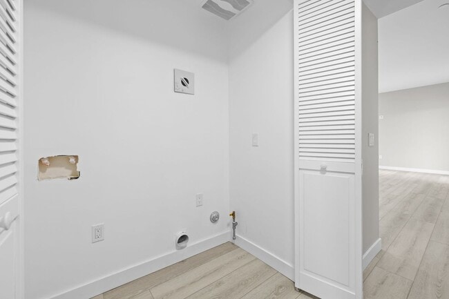 Building Photo - 12714 S Figueroa St