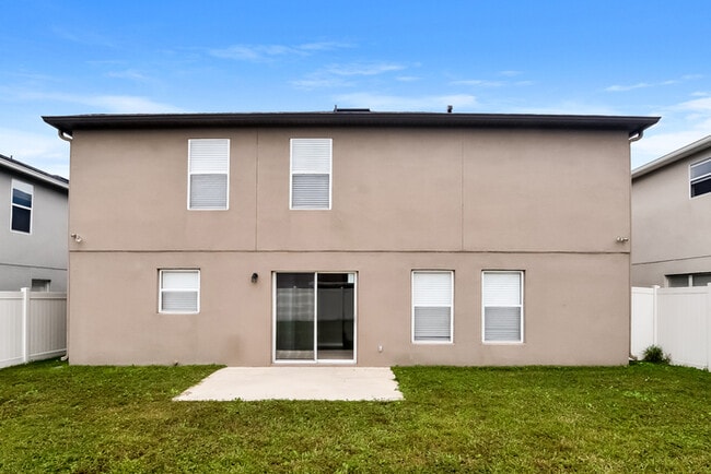 Building Photo - 1382 Karok St