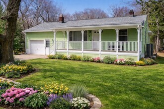 Building Photo - 553 W Center St