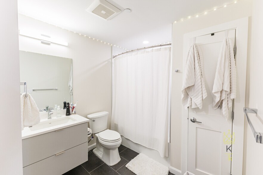 Building Photo - 458 Washington St