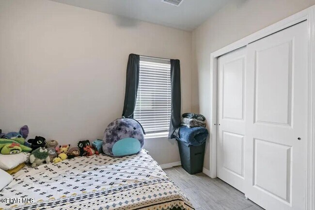 Building Photo - 930 Bicknor Pl