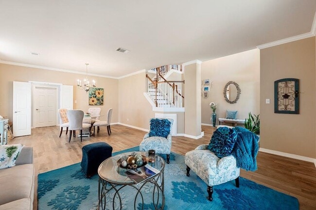 Building Photo - 1207 Lakeway Dr