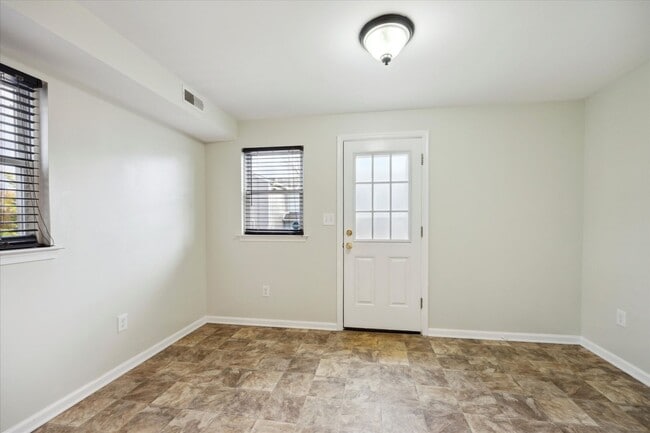 Building Photo - 3 Bed 1.5 Bath Twin in West Chester Borough!