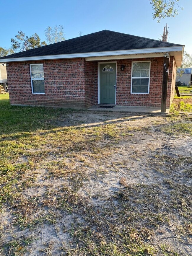 Building Photo - 2 Bedroom 1 Bath home for lease