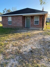 Building Photo - 2 Bedroom 1 Bath home for lease