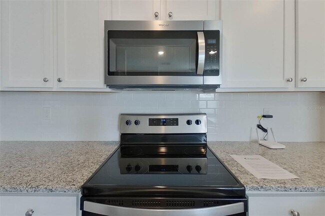 Building Photo - 8611 SW 44th Ct