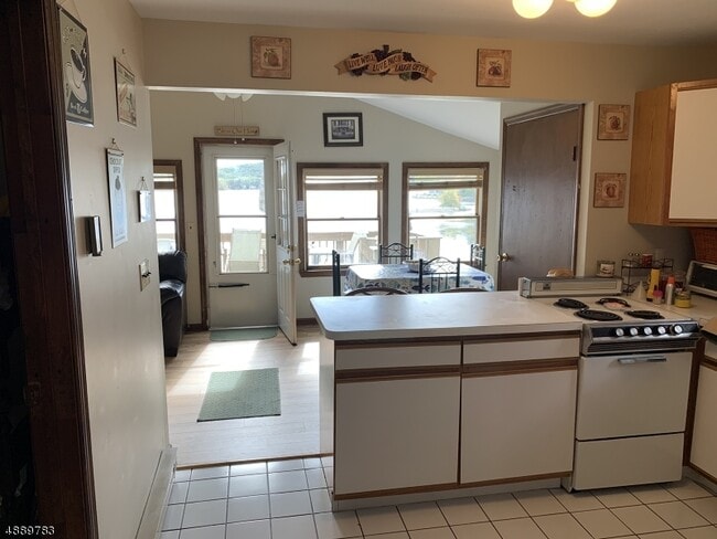 Building Photo - 703 N Lake Shore Dr