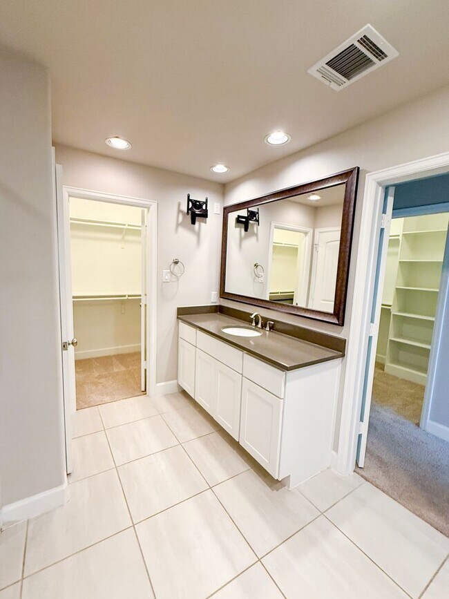 Building Photo - Come view this home located in the heart o...