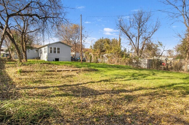 Building Photo - 320 NE 31st St