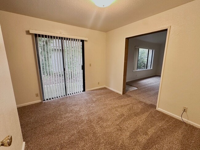 Building Photo - MOVE IN SPECIAL $500 off of first months rent!!