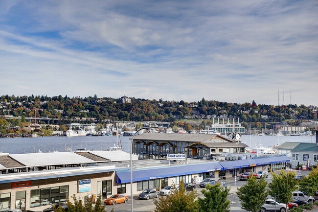 Building Photo - Great Priced Westlake Condo with Electric Car Charger!!! $500 Move-in Special