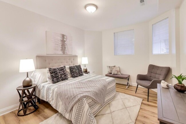 Building Photo - 6170 N Winchester Ave