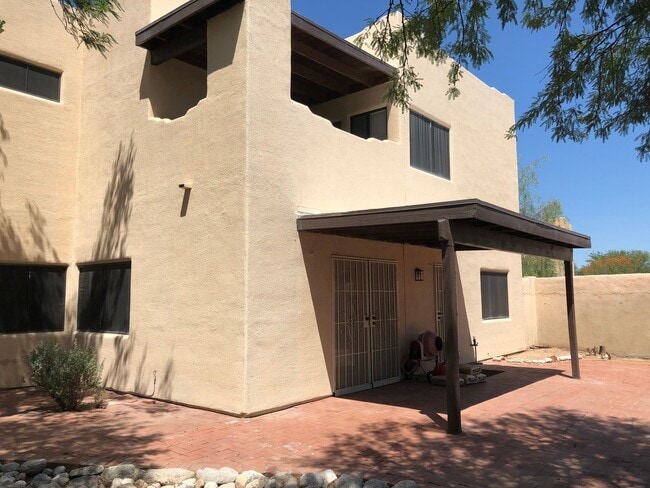Building Photo - Beautiful Santa Fe Home on Large Corner Lot!